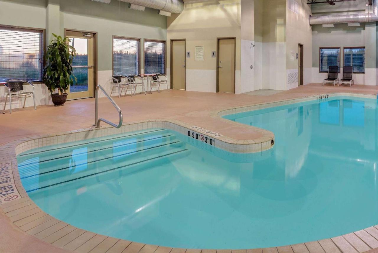 Super 8 By Wyndham Kapuskasing Hotel Exterior photo