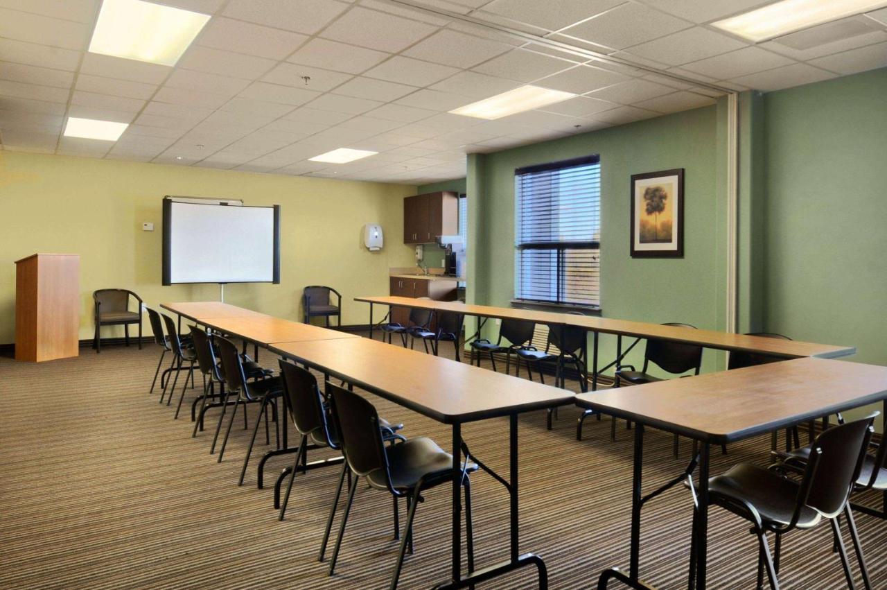 Super 8 By Wyndham Kapuskasing Hotel Facilities photo