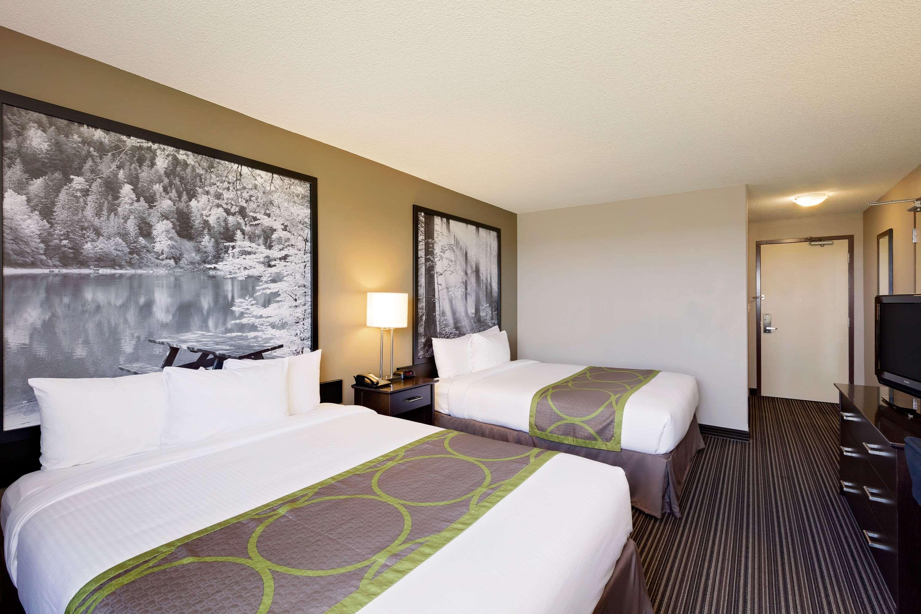 Super 8 By Wyndham Kapuskasing Hotel Exterior photo