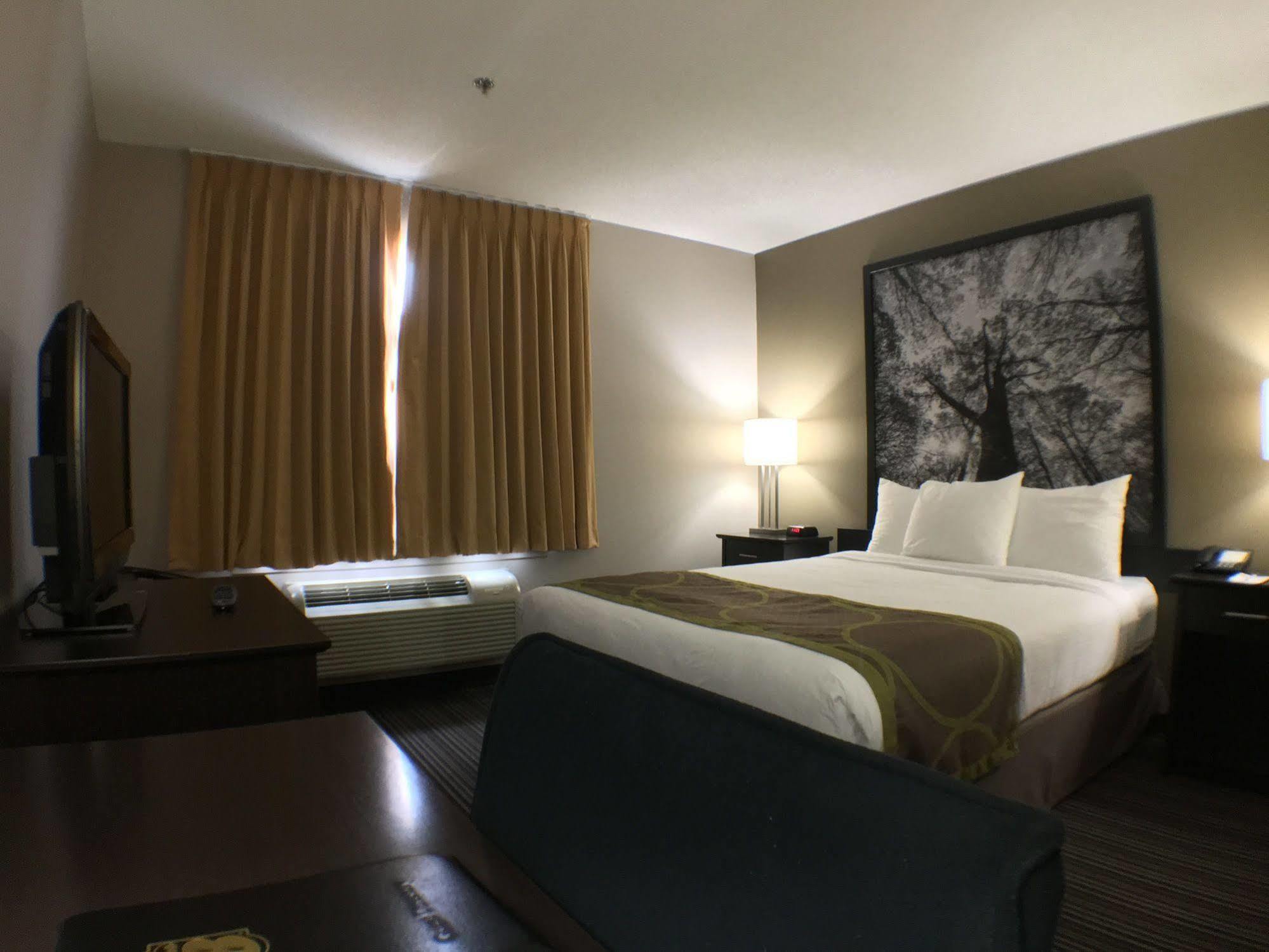 Super 8 By Wyndham Kapuskasing Hotel Exterior photo
