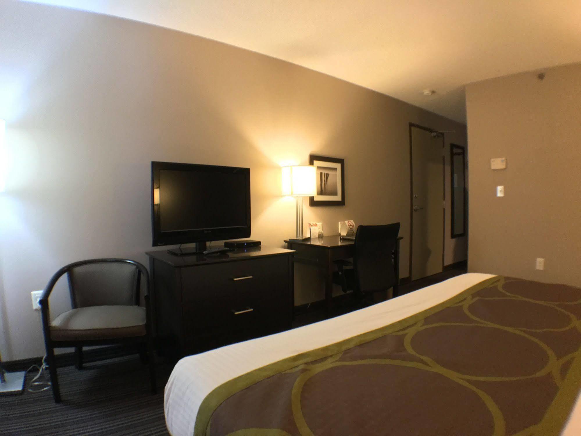 Super 8 By Wyndham Kapuskasing Hotel Exterior photo