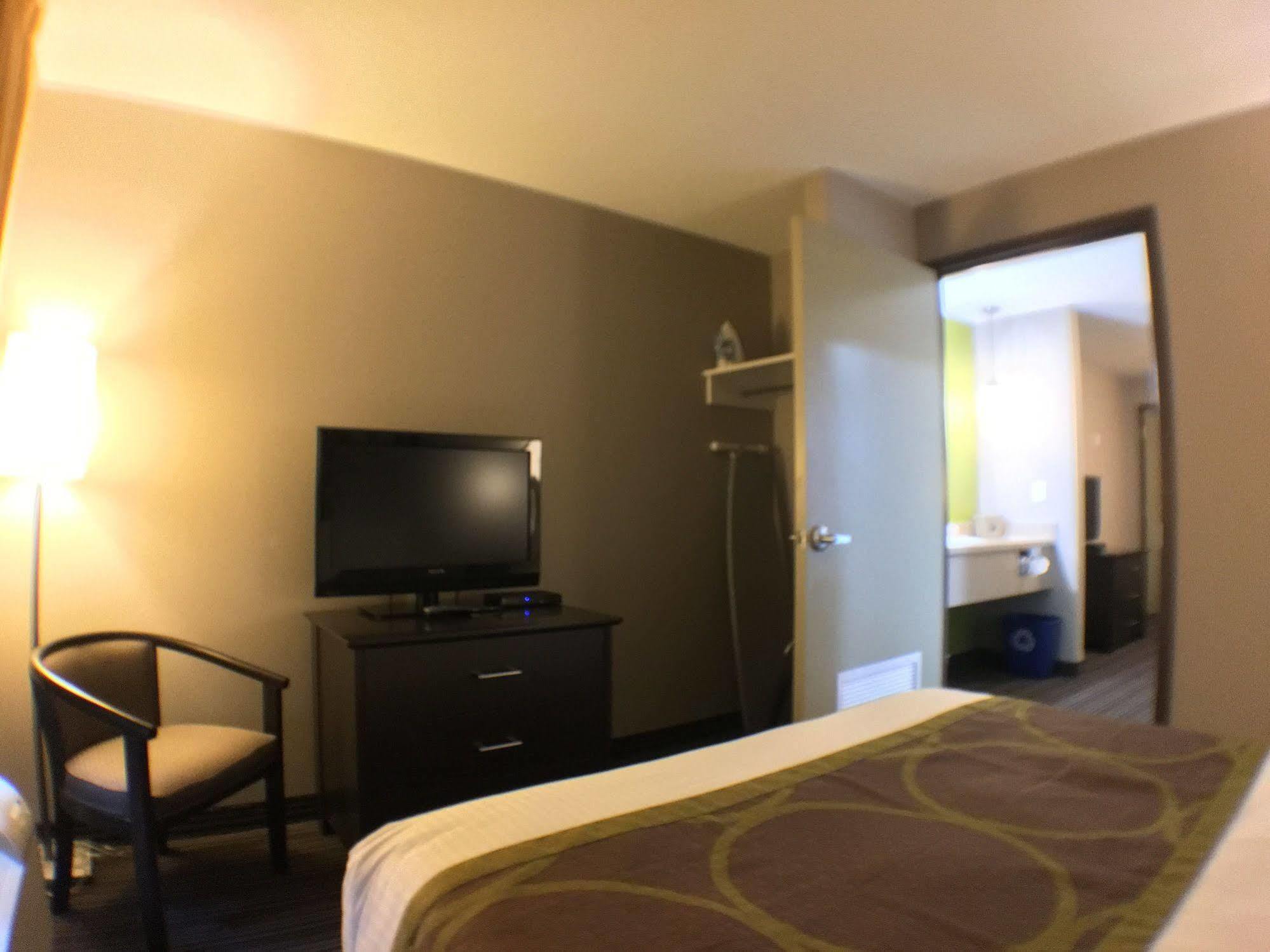 Super 8 By Wyndham Kapuskasing Hotel Exterior photo