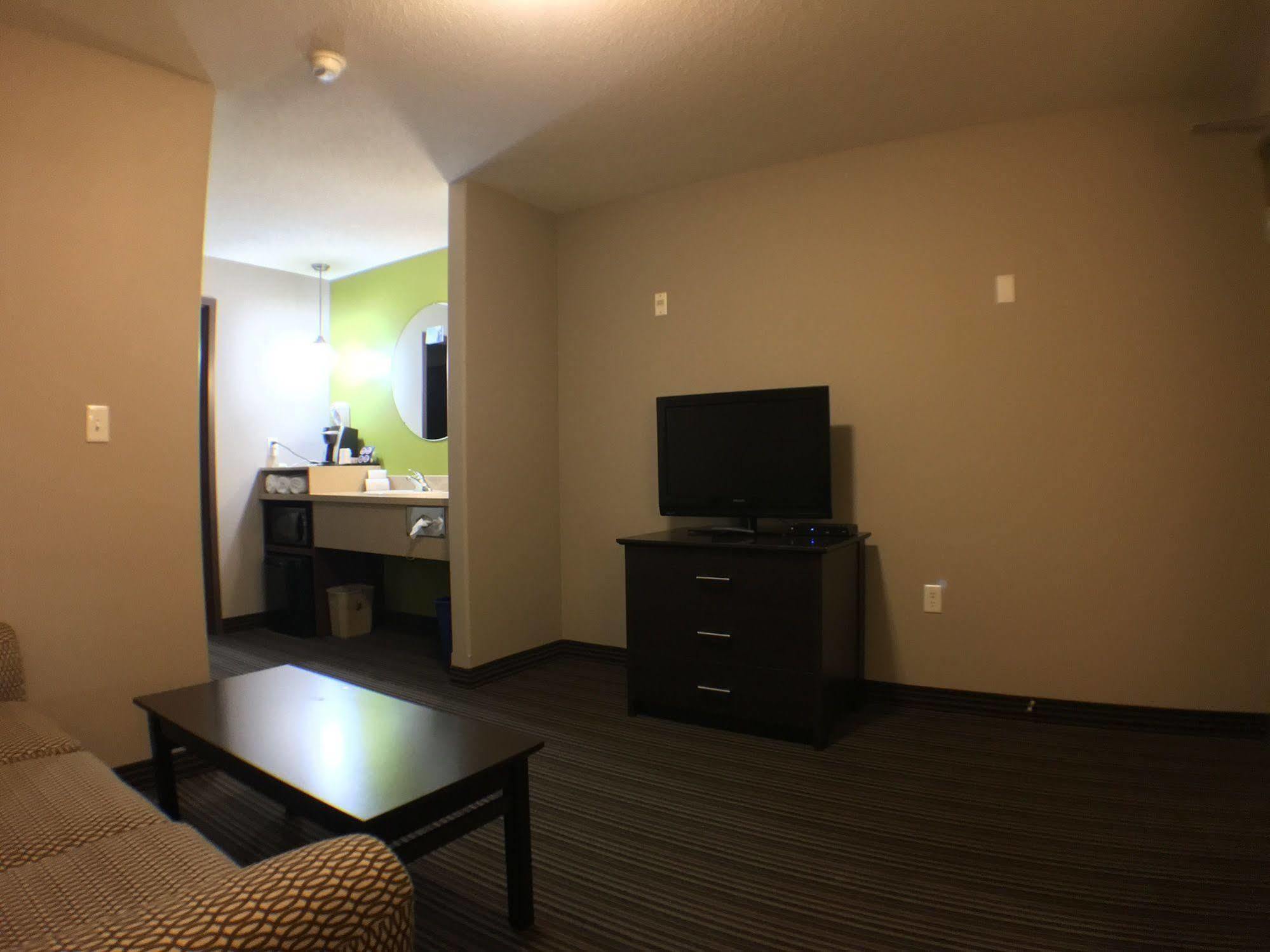 Super 8 By Wyndham Kapuskasing Hotel Exterior photo
