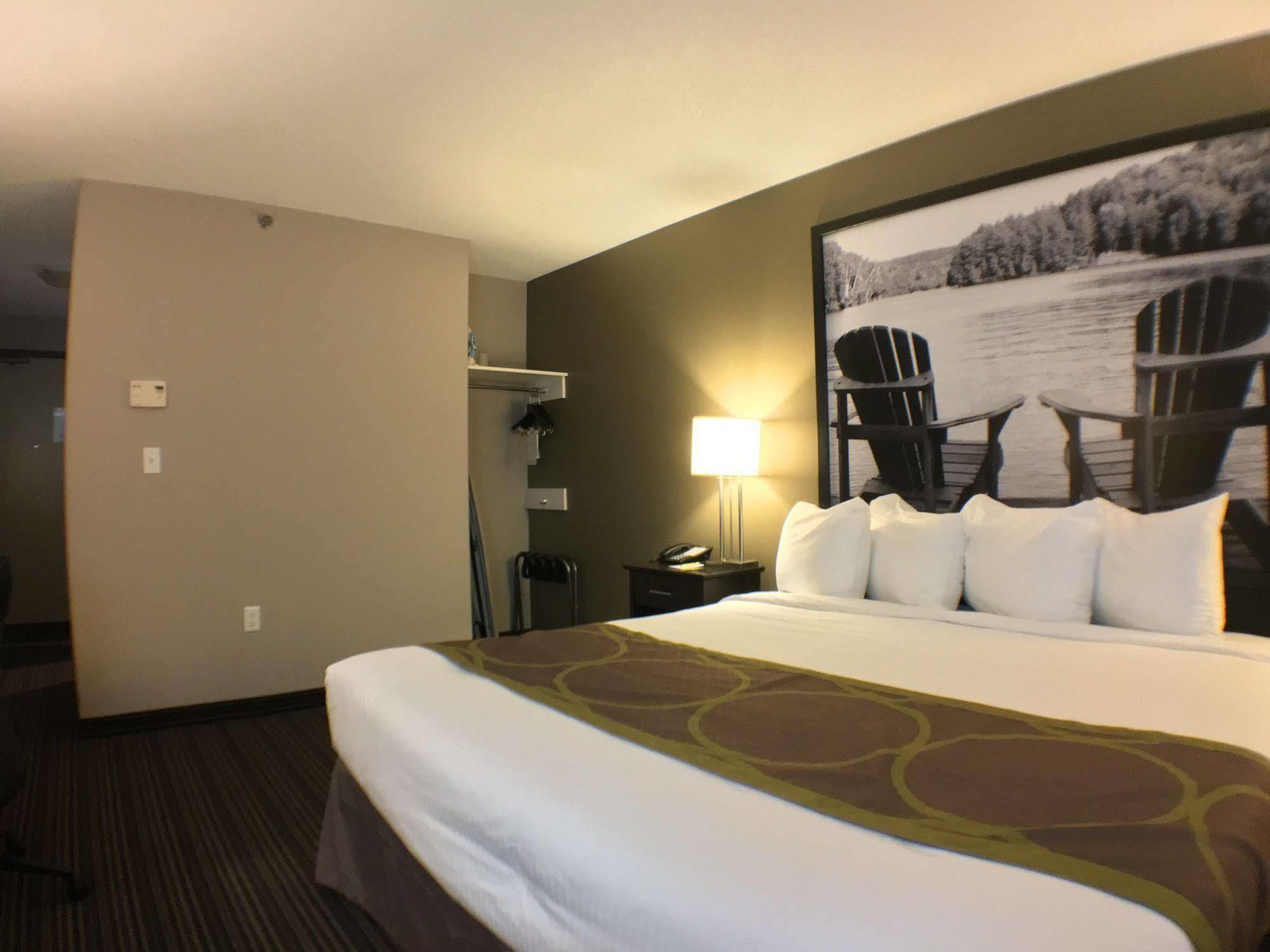 Super 8 By Wyndham Kapuskasing Hotel Exterior photo