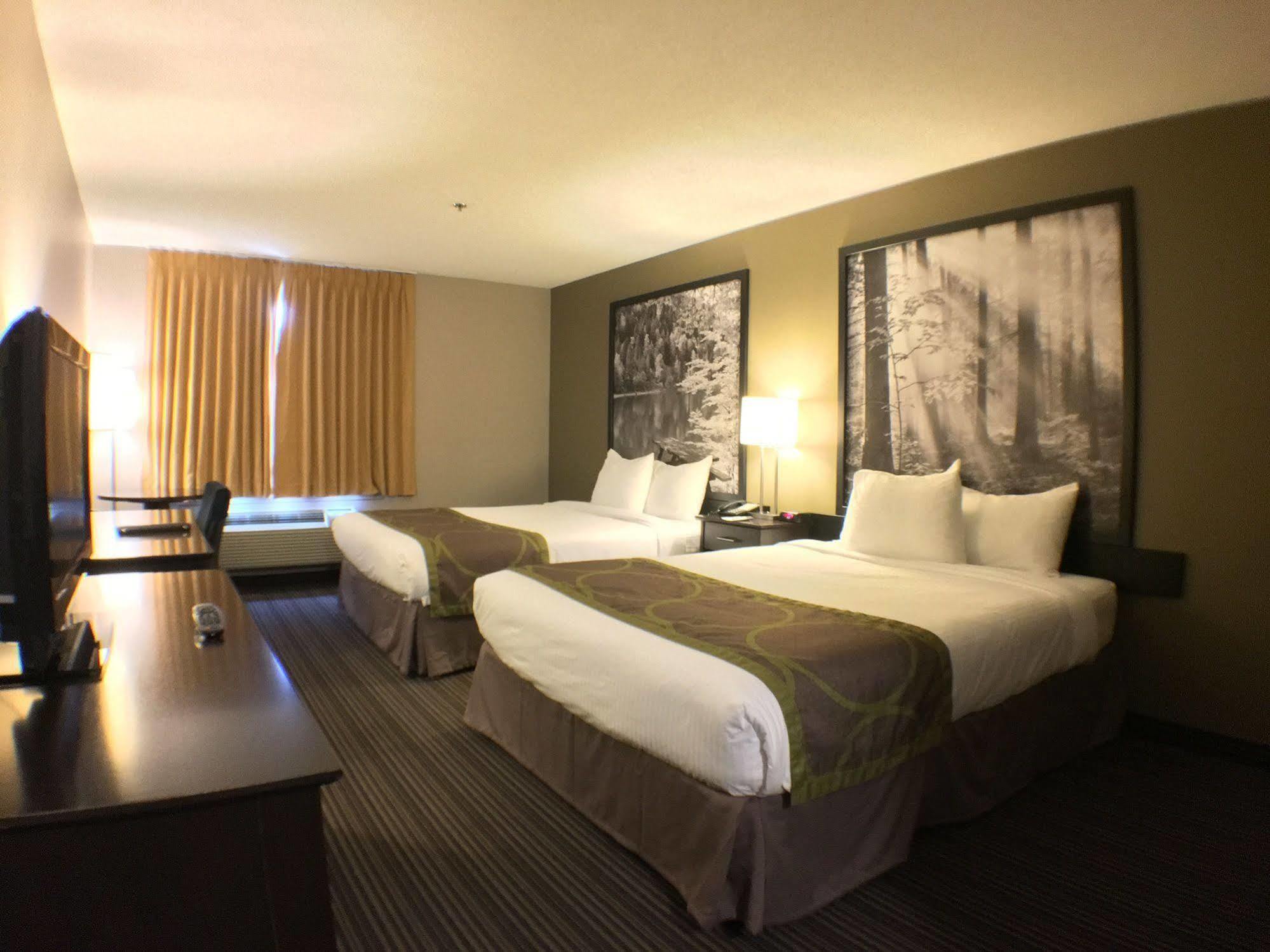 Super 8 By Wyndham Kapuskasing Hotel Exterior photo
