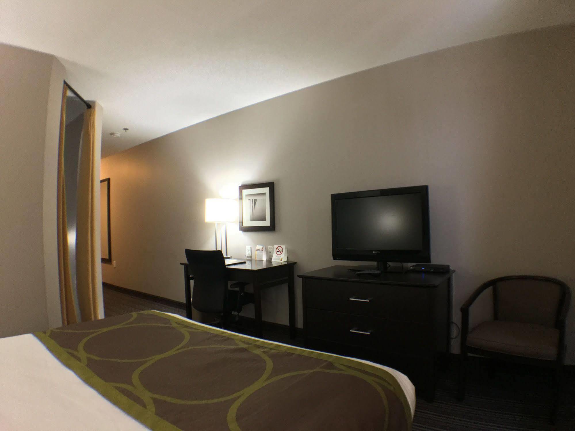 Super 8 By Wyndham Kapuskasing Hotel Exterior photo