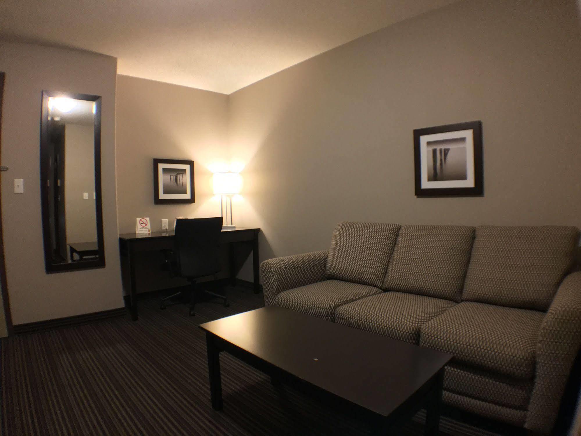 Super 8 By Wyndham Kapuskasing Hotel Exterior photo