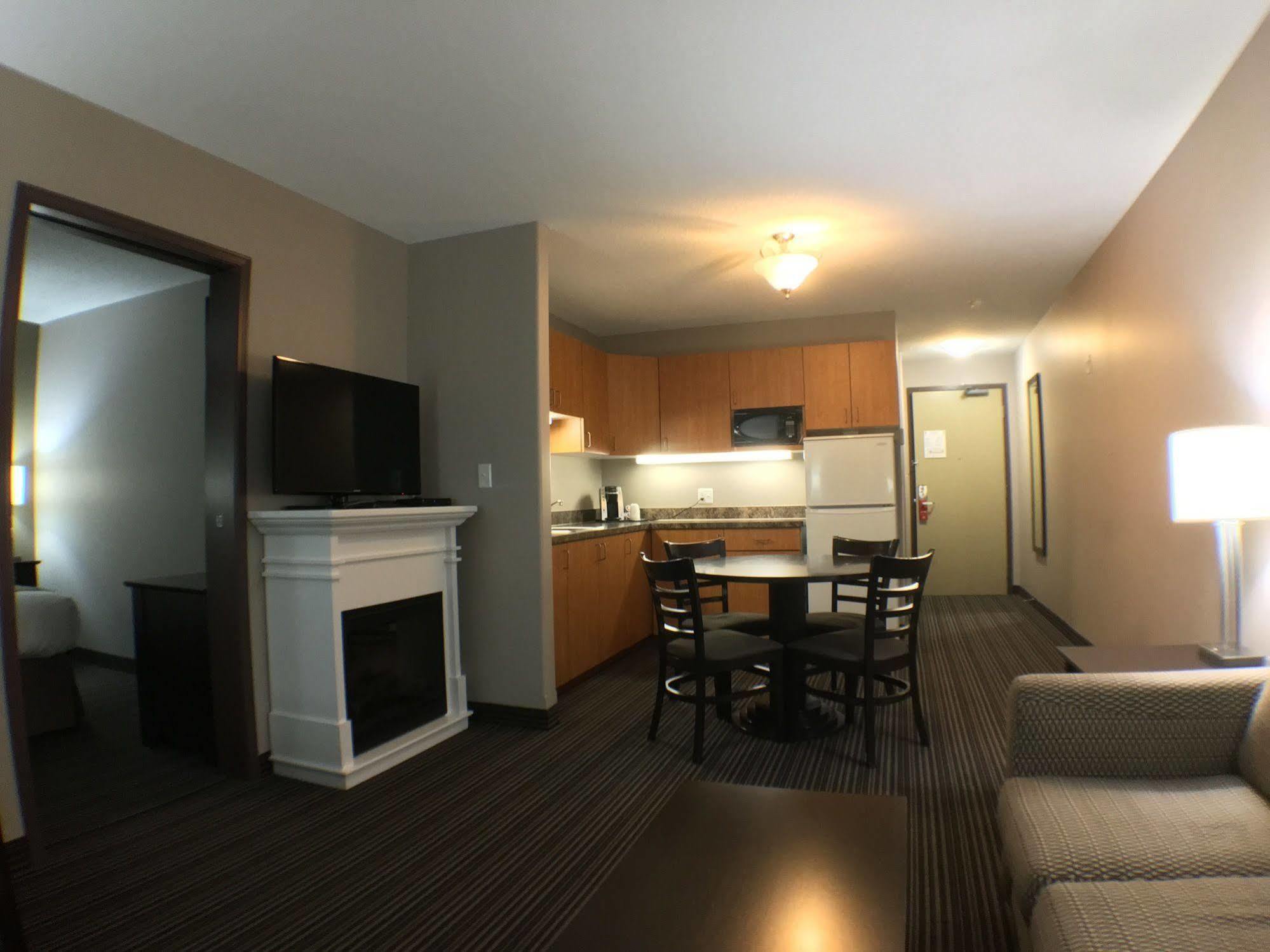Super 8 By Wyndham Kapuskasing Hotel Exterior photo